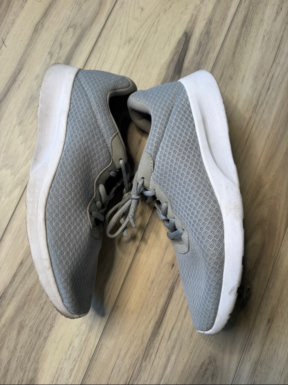 Gender neutral Gray sneakers - Picture 4 of 8